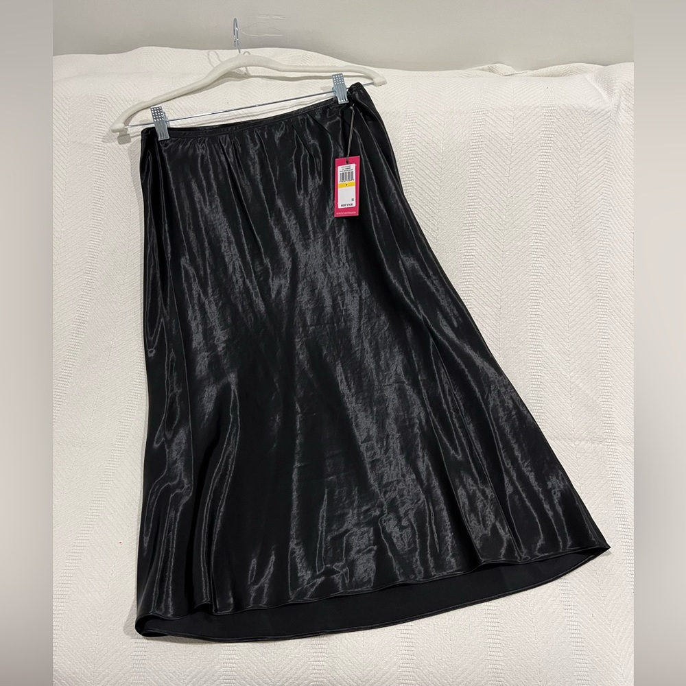 VINCE CAMUTO stretchy slip skirt, size M, new with tags
